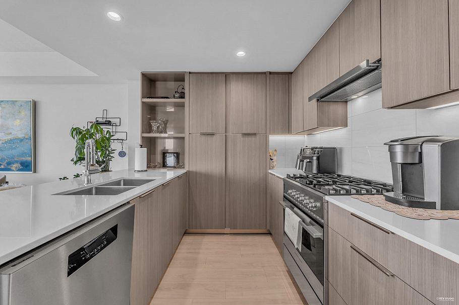 1406 1401 Hunter Street North Vancouver, BC - 9