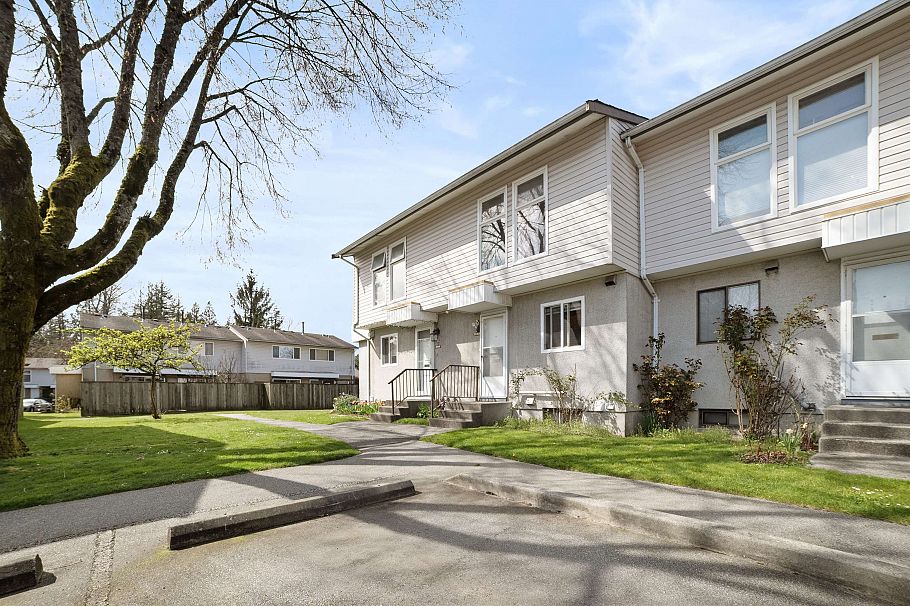 2 3558 E 49th Avenue Vancouver, BC - 2