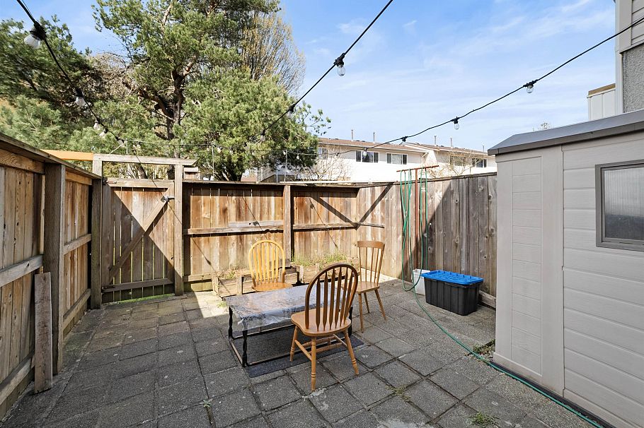 2 3558 E 49th Avenue Vancouver, BC - 18