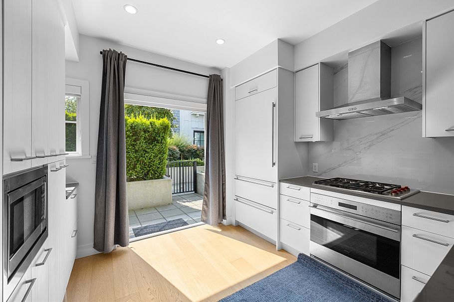 6 1133 Ridgewood Drive North Vancouver, BC - 10