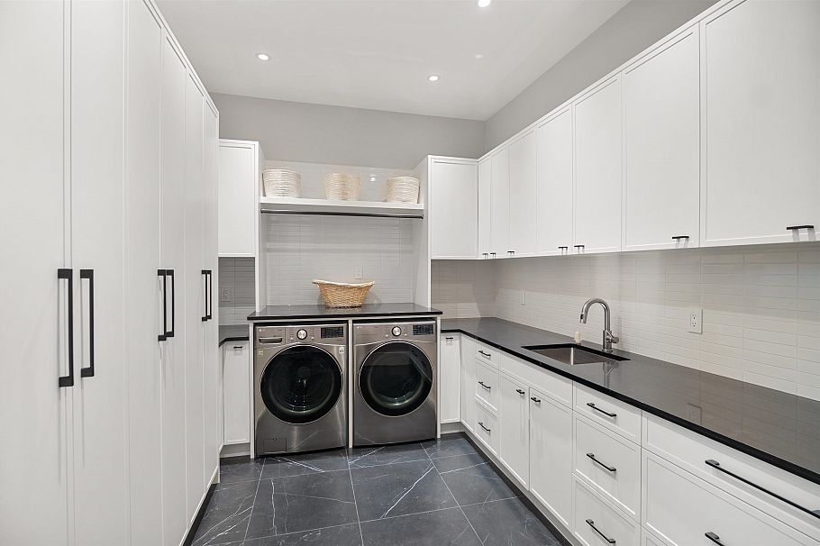 4172 Doncaster Way Vancouver, BC - 11