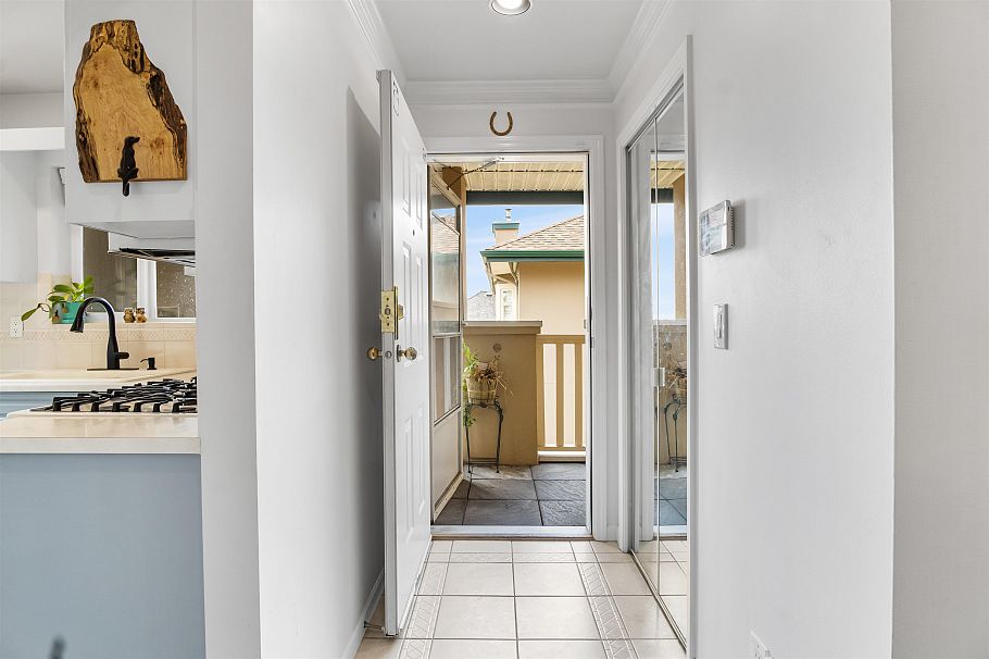 305 257 E Keith Road North Vancouver, BC - 3