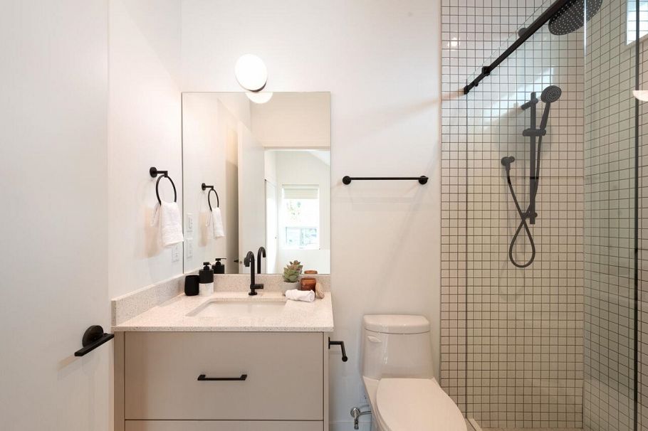 122 E 17th Avenue Vancouver, BC - 23