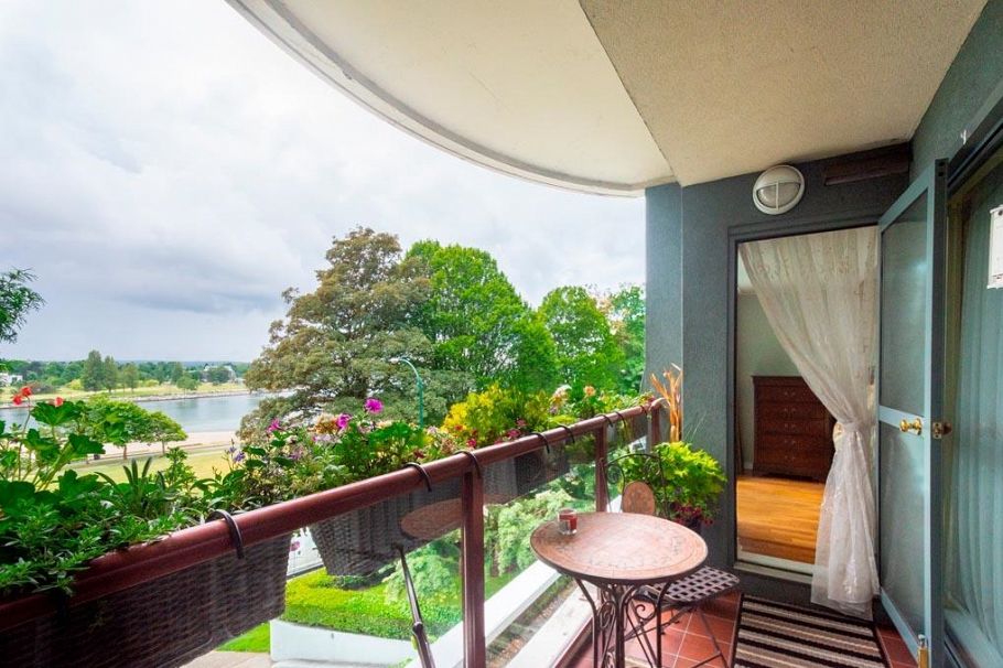 304 1233 Beach Avenue Vancouver, BC - 1