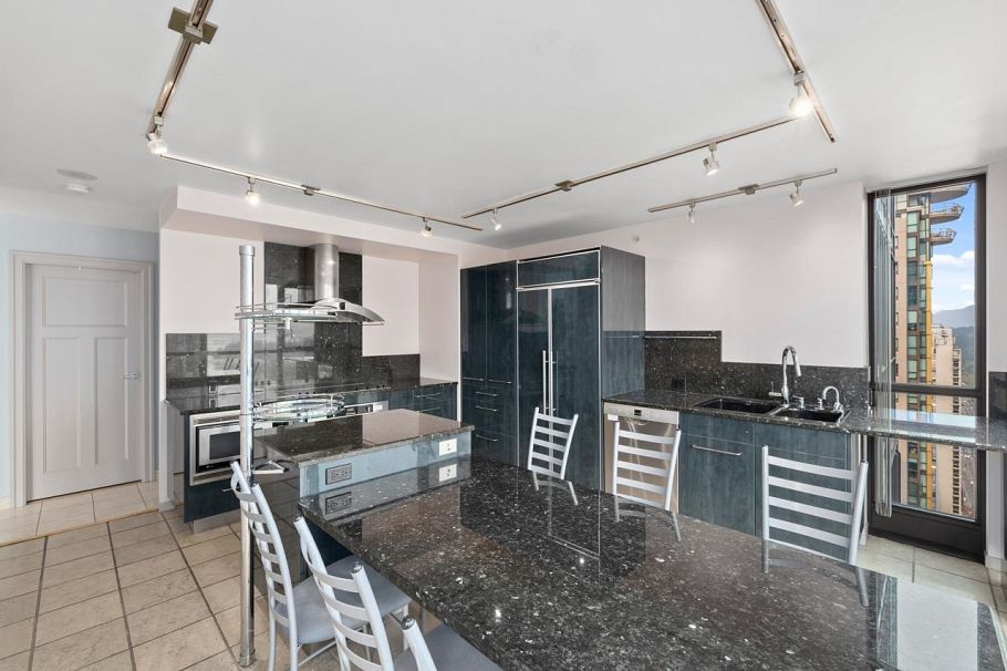 2202 1331 Alberni Street Vancouver, BC - 10