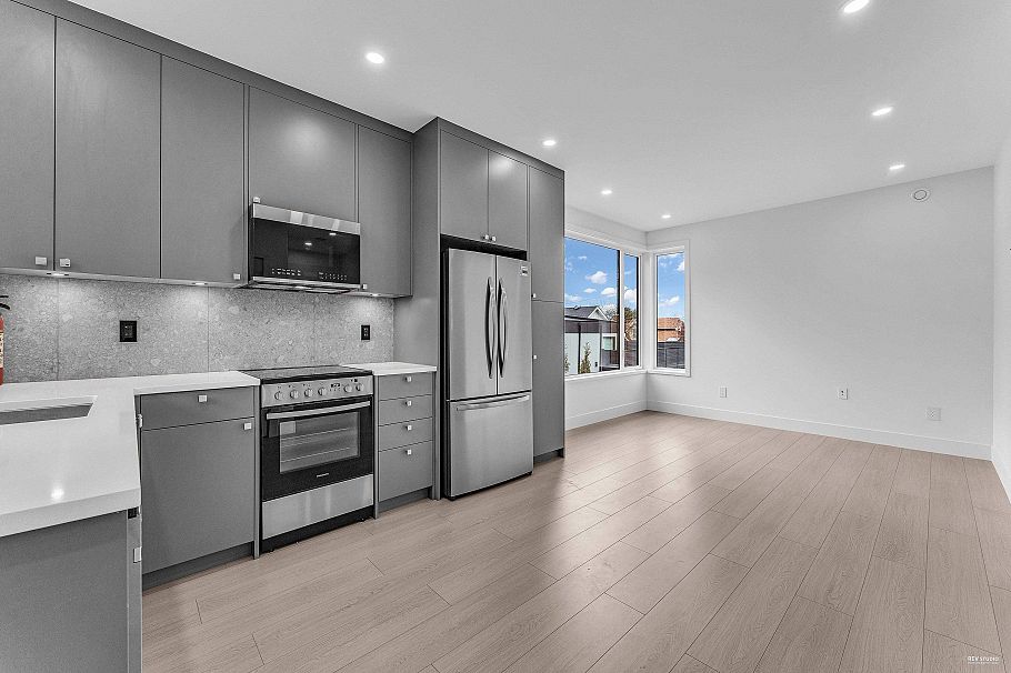 615 E 6th Street North Vancouver, BC - 33