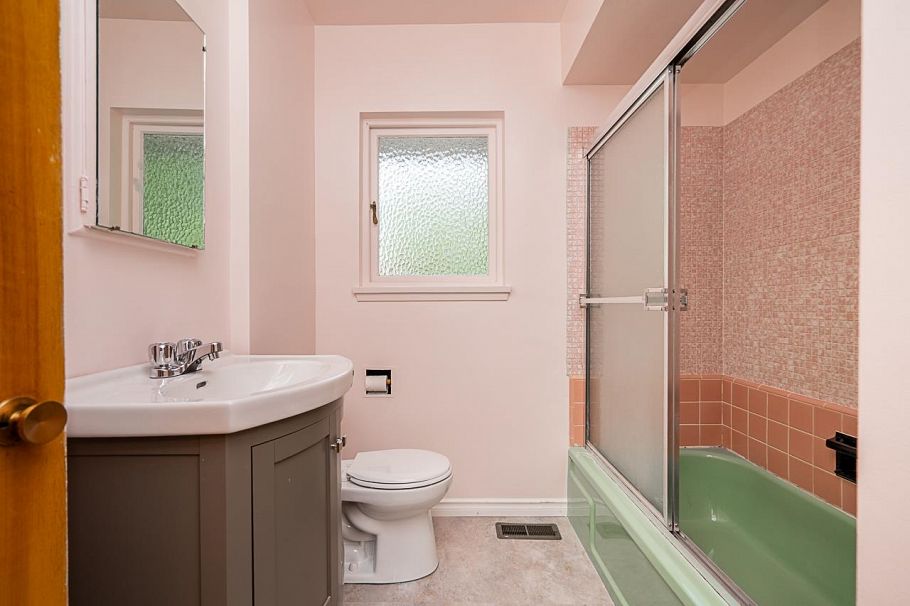 1302 Lennox Street North Vancouver, BC - 25