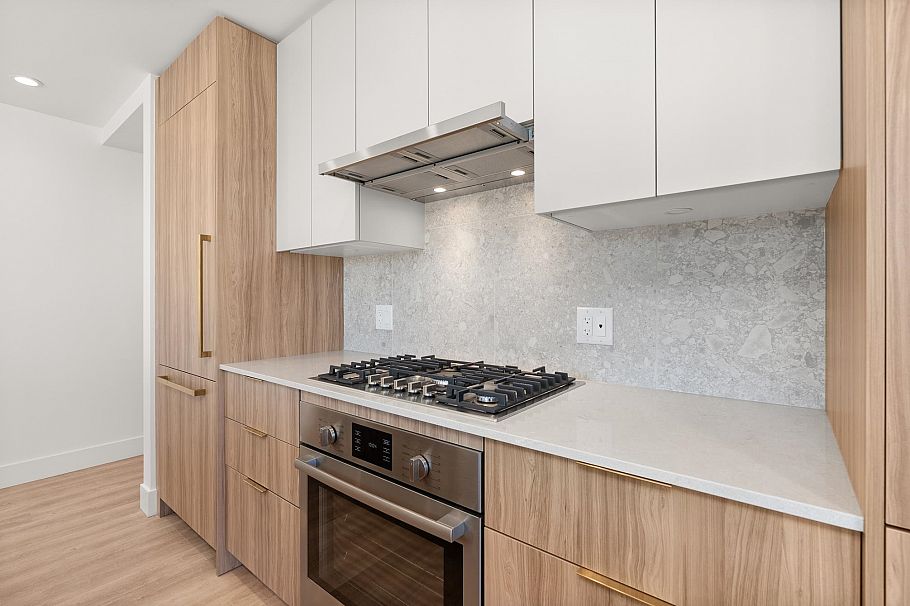 306 2325 Emery Court North Vancouver, BC - 8