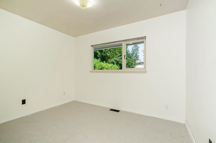 1302 Lennox Street North Vancouver, BC - 23