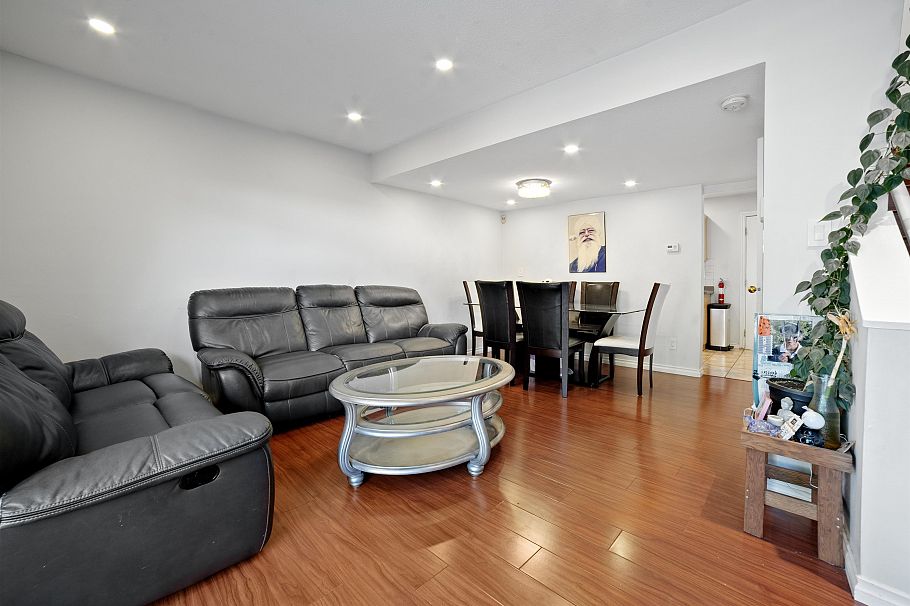 2 3558 E 49th Avenue Vancouver, BC - 3