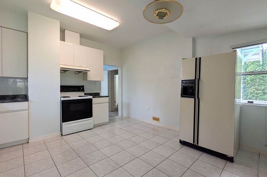 3539 W 37th Avenue Vancouver, BC - 8