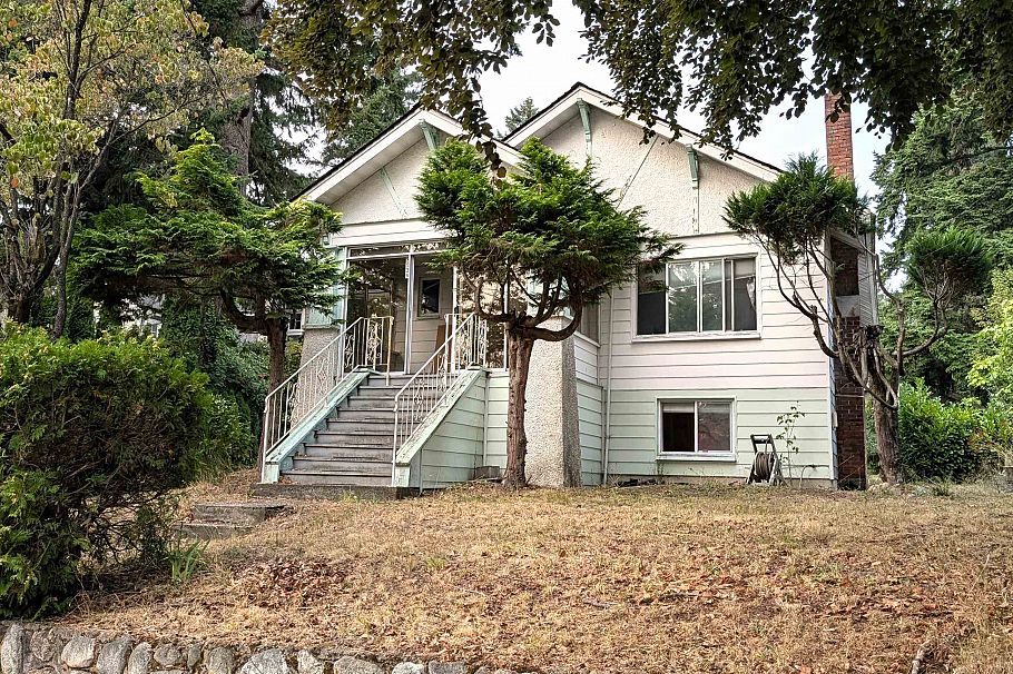 3539 W 37th Avenue Vancouver, BC - 1