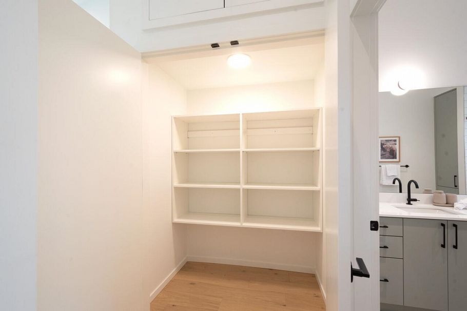 122 E 17th Avenue Vancouver, BC - 32