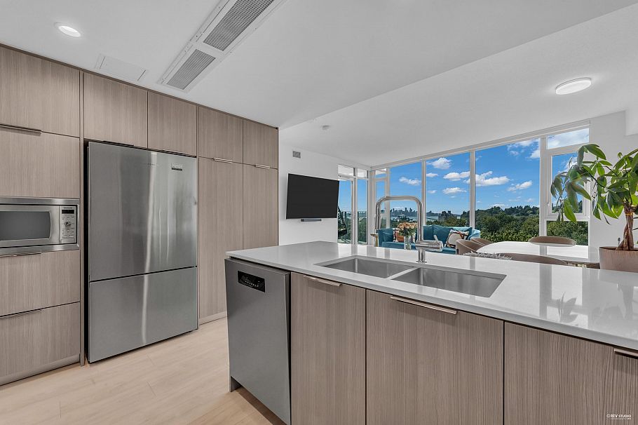 1406 1401 Hunter Street North Vancouver, BC - 13