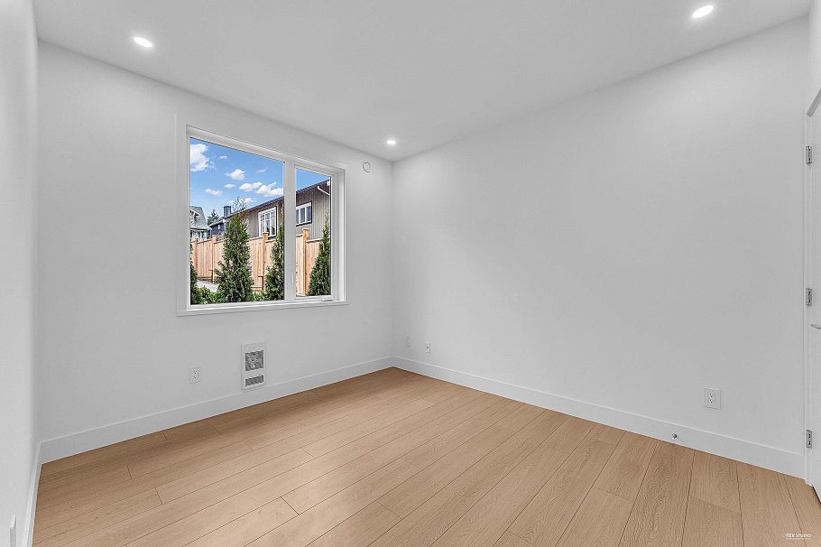 615 E 6th Street North Vancouver, BC - 35