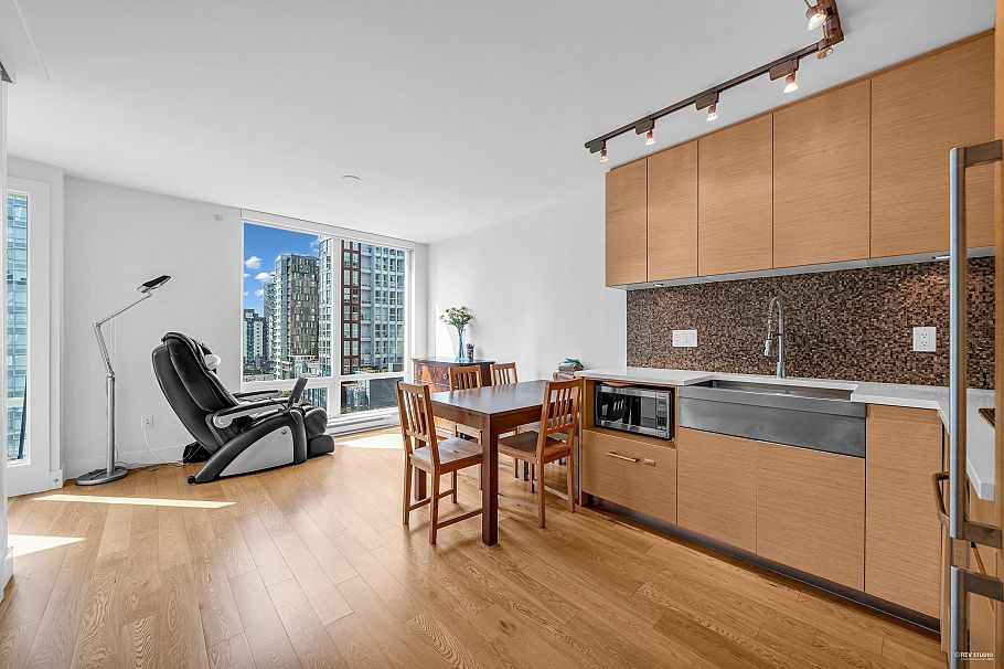 1002 565 Smithe Street Vancouver, BC - 1