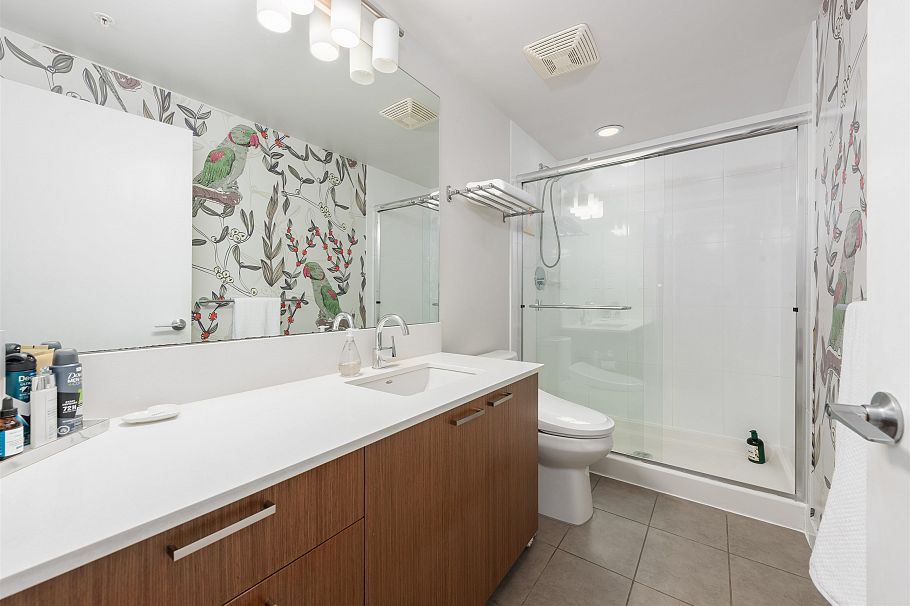 415 221 Union Street Vancouver, BC - 3