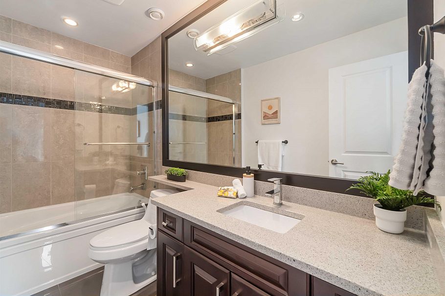 2721 W 5th Avenue Vancouver, BC - 21