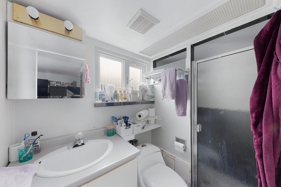 6777 Kerr Street Vancouver, BC - 25