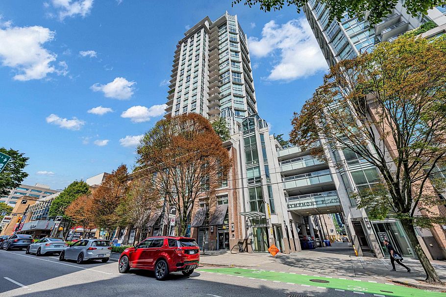 1002 565 Smithe Street Vancouver, BC - 2