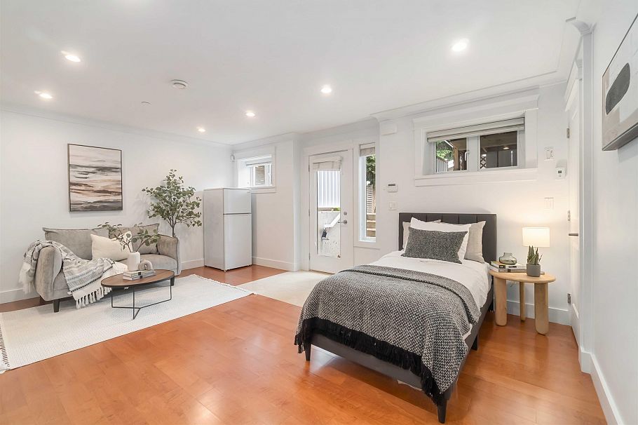 2721 W 5th Avenue Vancouver, BC - 24