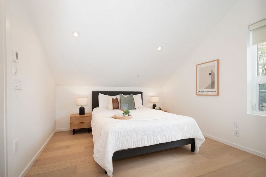 122 E 17th Avenue Vancouver, BC - 20