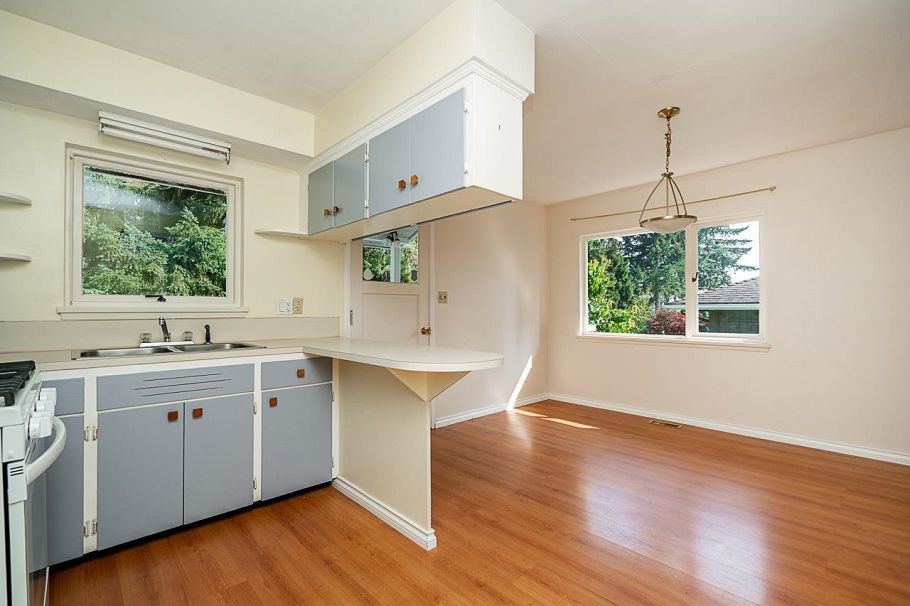 1302 Lennox Street North Vancouver, BC - 15