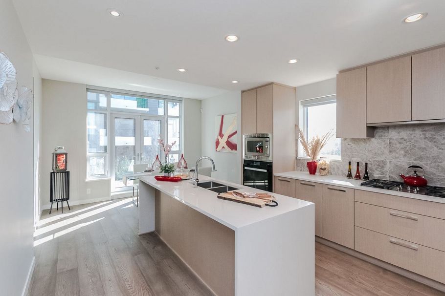 TH1 5687 Gray Avenue Vancouver, BC - 5