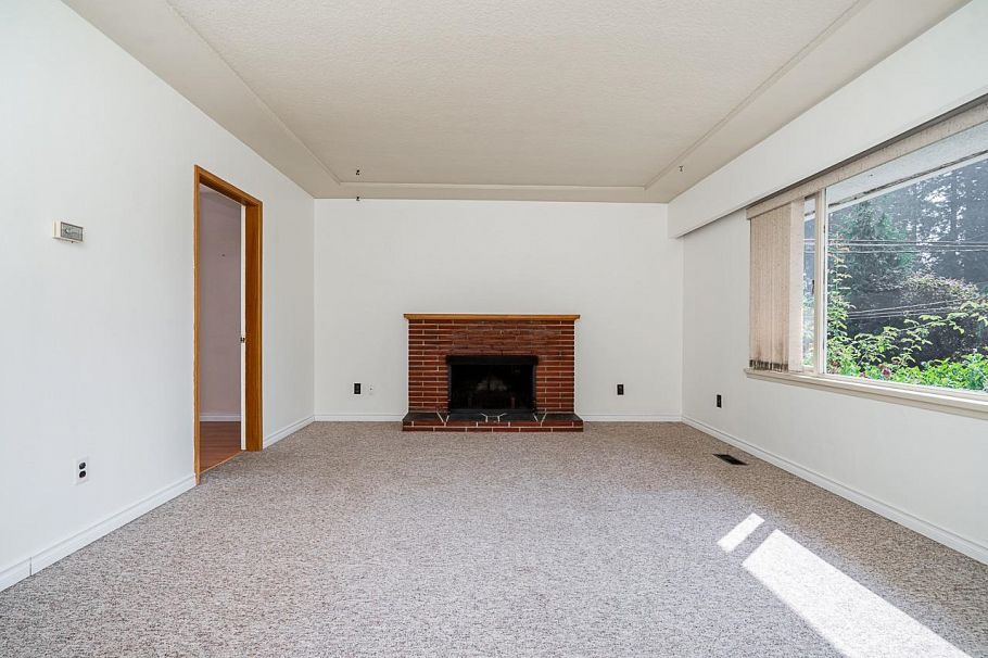 1302 Lennox Street North Vancouver, BC - 12