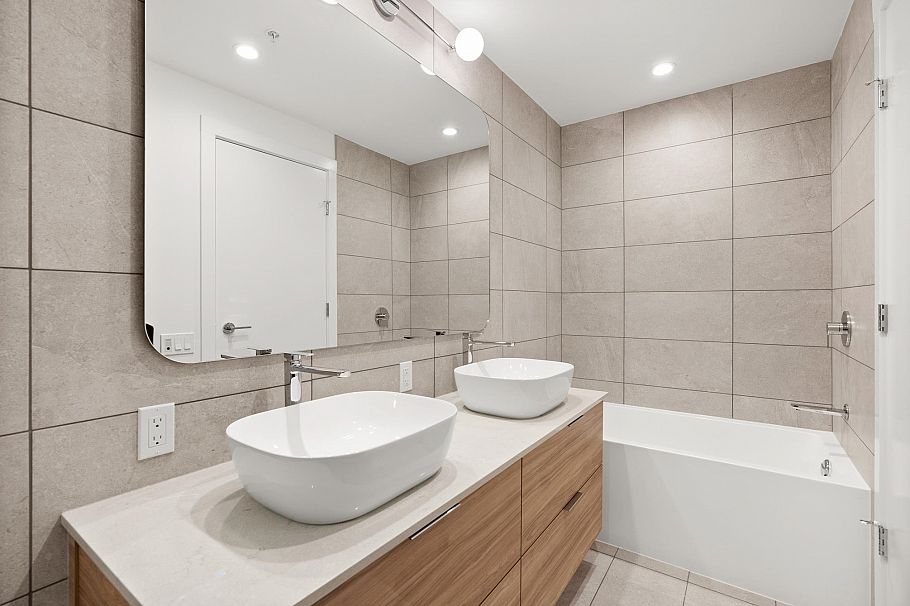 306 2325 Emery Court North Vancouver, BC - 12