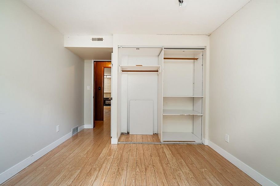 1302 Lennox Street North Vancouver, BC - 26