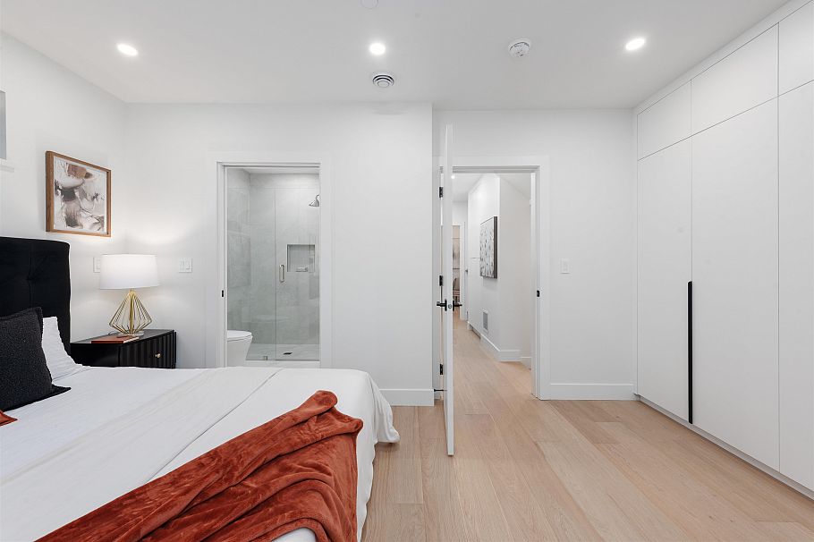 1 4895 Moss Street Vancouver, BC - 19