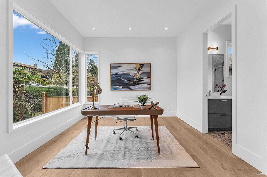 615 E 6th Street North Vancouver, BC - 16