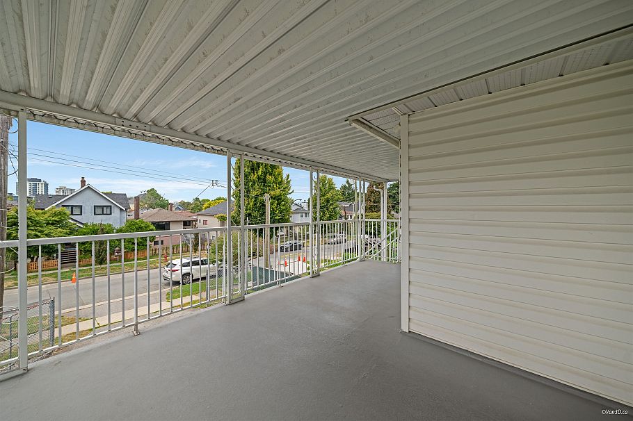 4021 Victoria Drive Vancouver, BC - 35