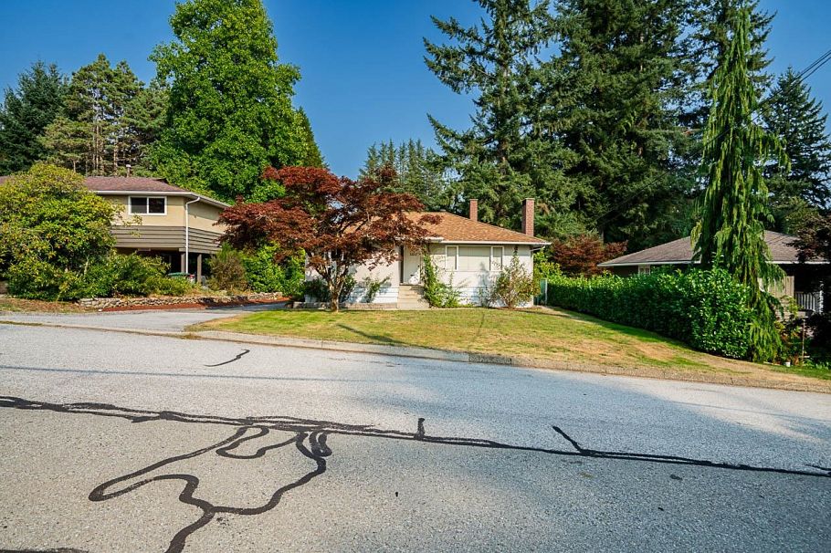 1302 Lennox Street North Vancouver, BC - 4