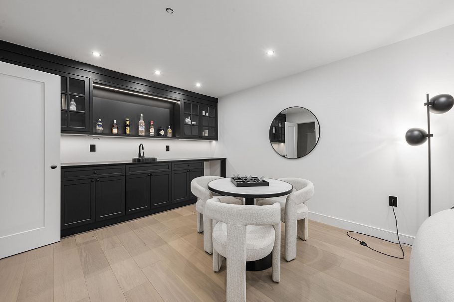 2173 Vanness Avenue Vancouver, BC - 25