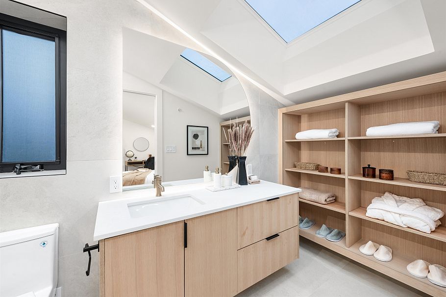 1 4895 Moss Street Vancouver, BC - 28