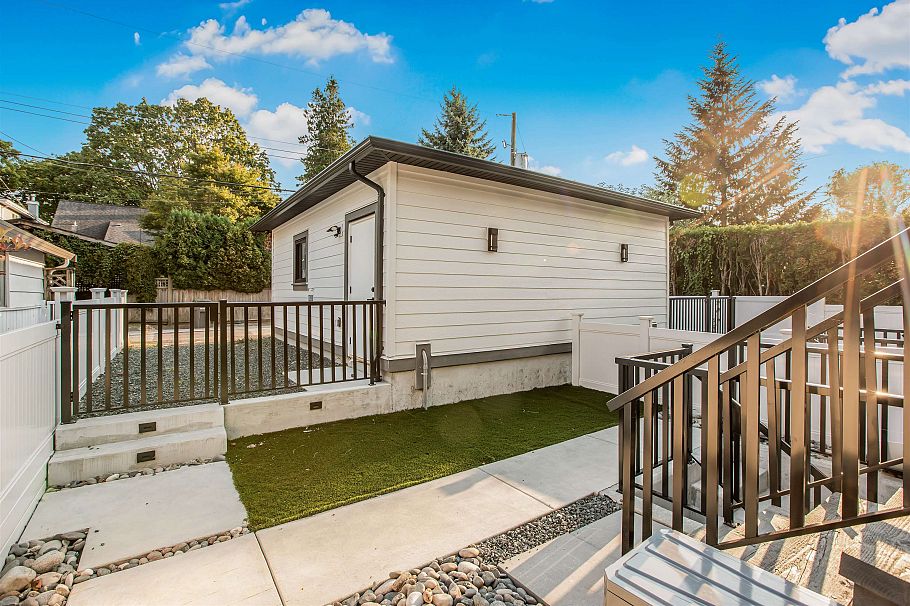 3336 W 14th Avenue Vancouver, BC - 6