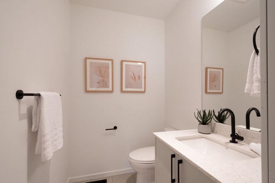 122 E 17th Avenue Vancouver, BC - 19