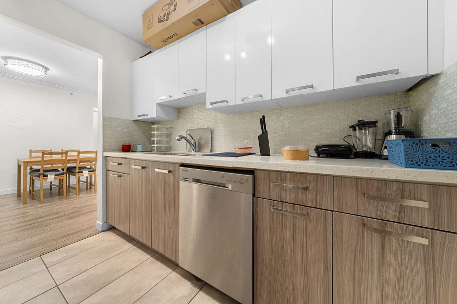 306 3624 Fraser Street Vancouver, BC - 1