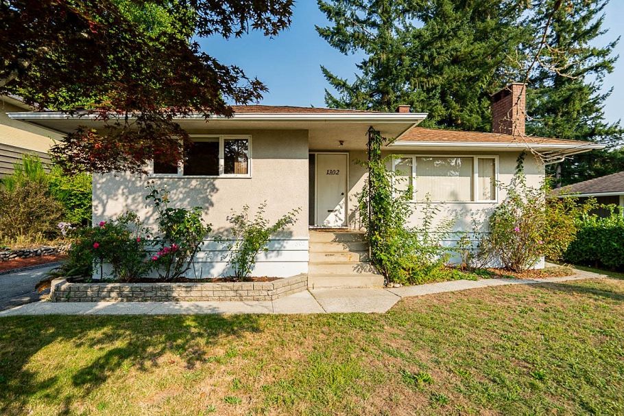 1302 Lennox Street North Vancouver, BC - 2