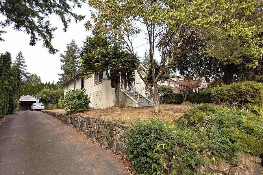3539 W 37th Avenue Vancouver, BC - 2