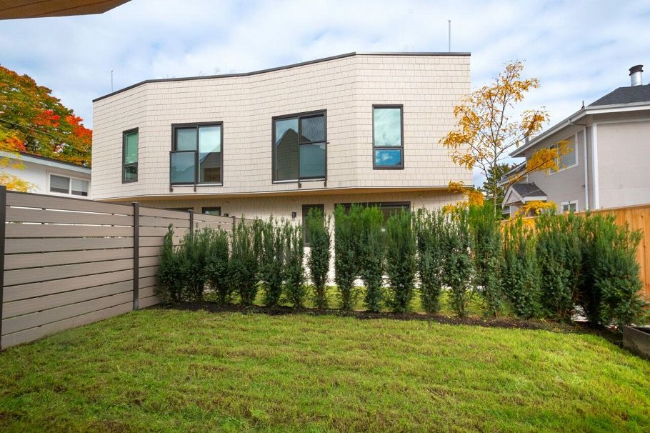 122 E 17th Avenue Vancouver, BC - 35