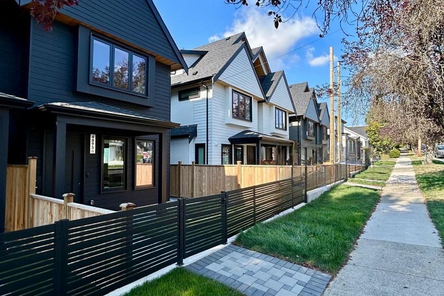 1 4895 Moss Street Vancouver, BC - 1