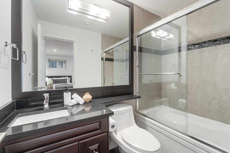 2721 W 5th Avenue Vancouver, BC - 30