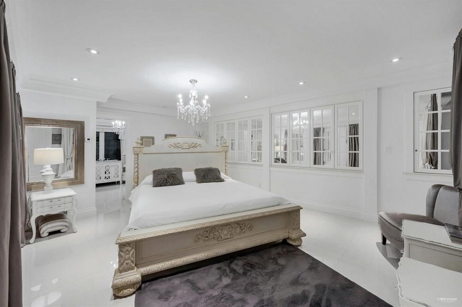 4511 Capilano Road North Vancouver, BC - 2