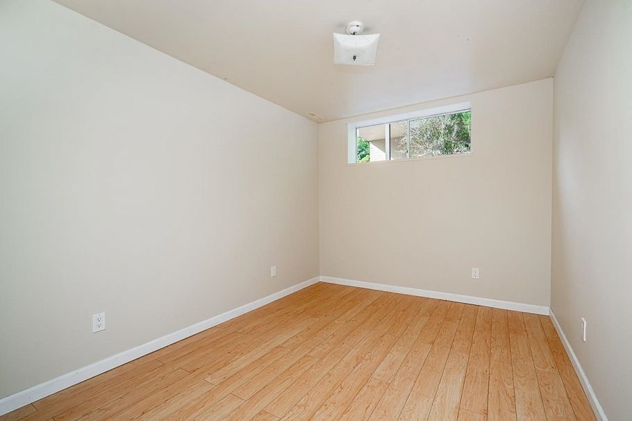 1302 Lennox Street North Vancouver, BC - 32