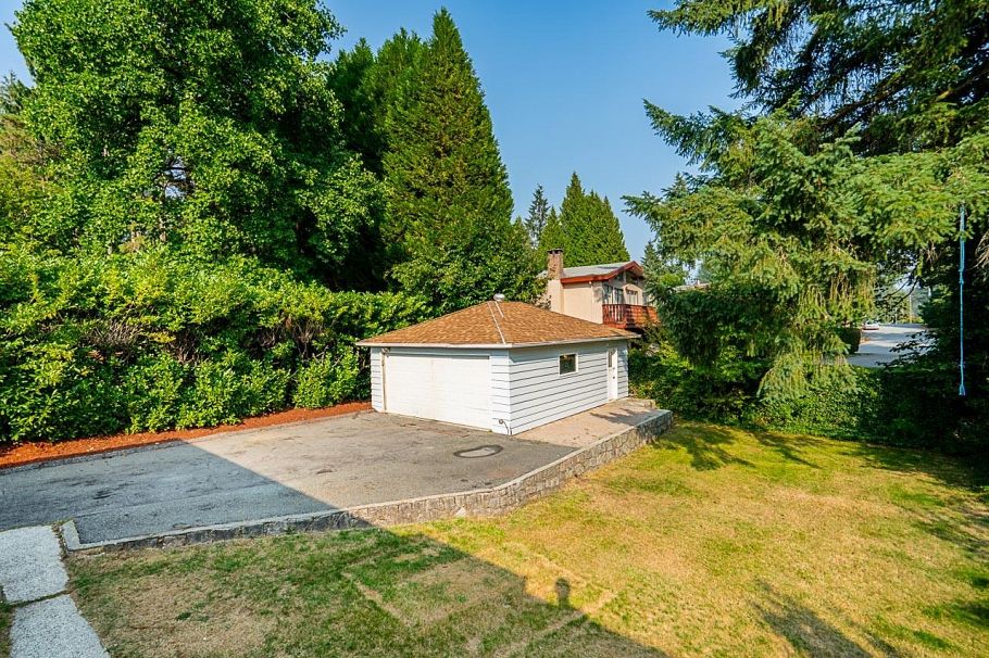 1302 Lennox Street North Vancouver, BC - 8