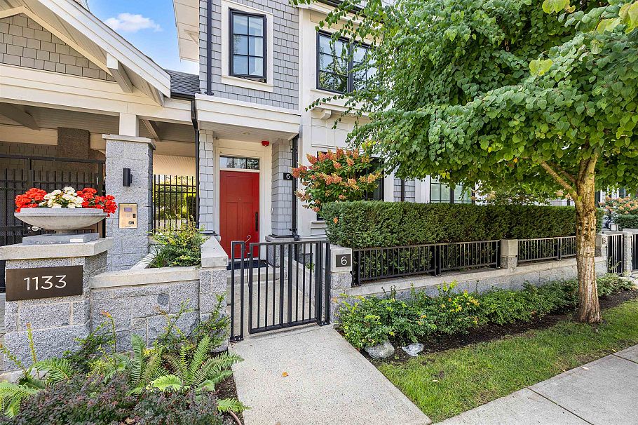 6 1133 Ridgewood Drive North Vancouver, BC - 1
