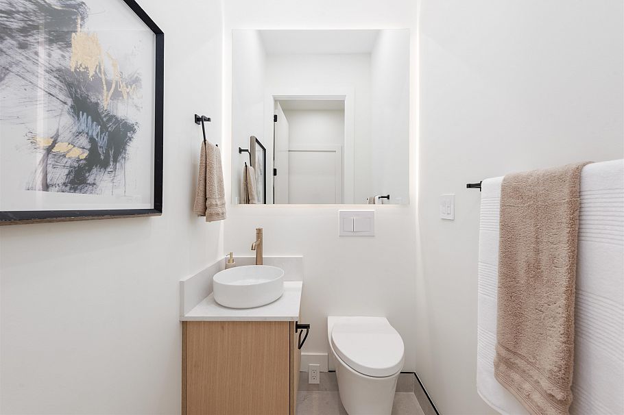 1 4895 Moss Street Vancouver, BC - 16